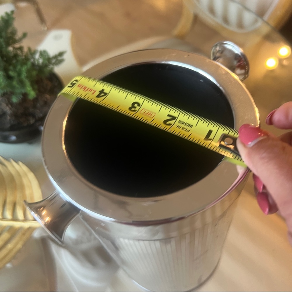 Wine chiller/holder